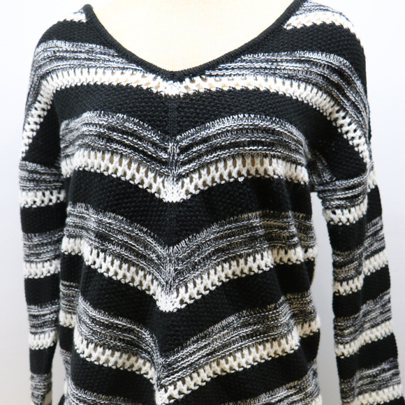 Black & White Knit Woman's Vneck Sweater Large L